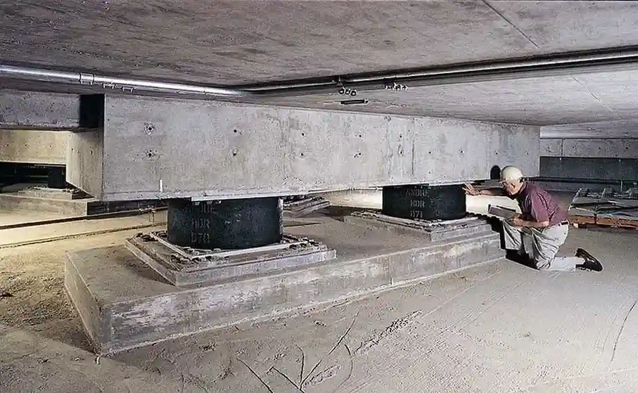 Projeto de Isolamento Sísmico de Base em Sorocaba: Avaliação Técnica